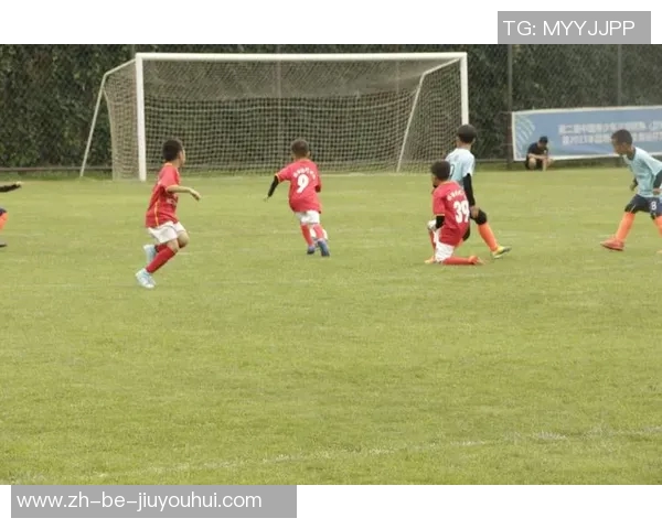 从贫困到绿茵场英雄：那些足球巨星的奋斗人生与逆袭故事